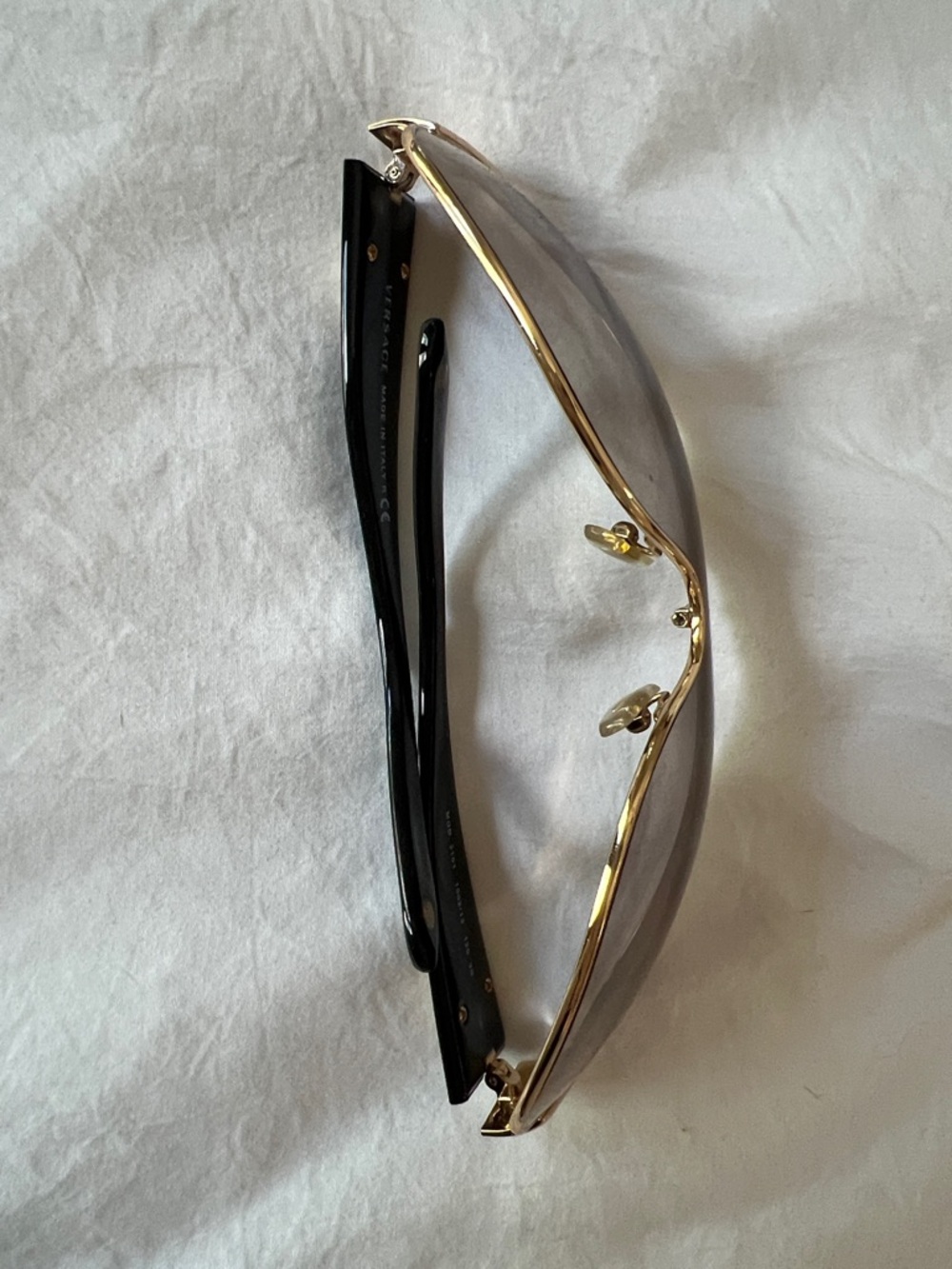 Black and gold - Versace Sunglasses with Case - Picture 9 of 9